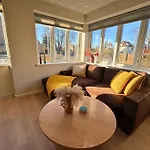 Cozy & Modern Living In أودنسه