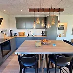 Cozy & Modern Living In 欧登塞