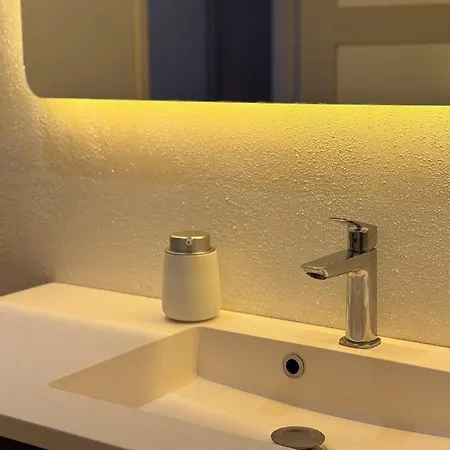 Cozy & Modern Living In شقة *