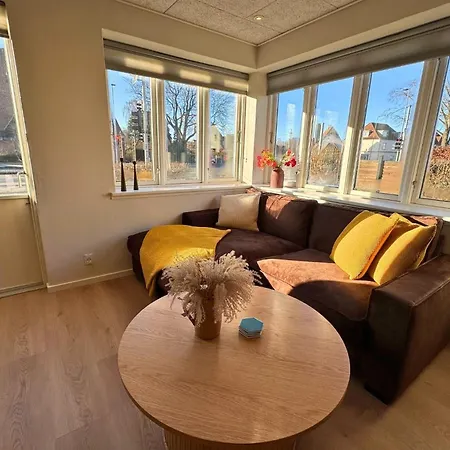 Cozy & Modern Living In 欧登塞